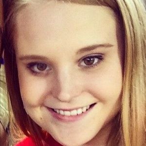 Meet your Posher, Lara